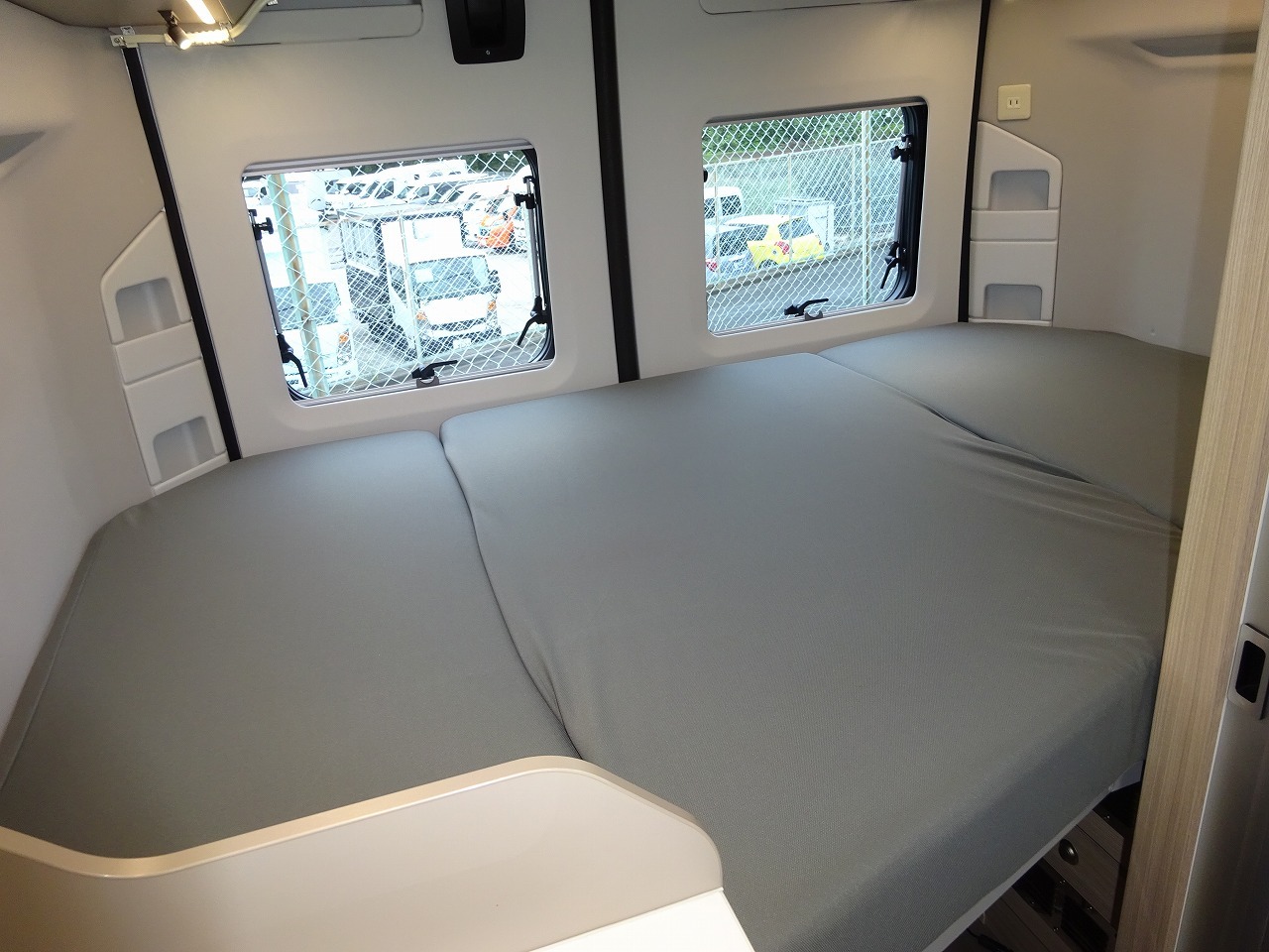 キャンピングカーバンコン