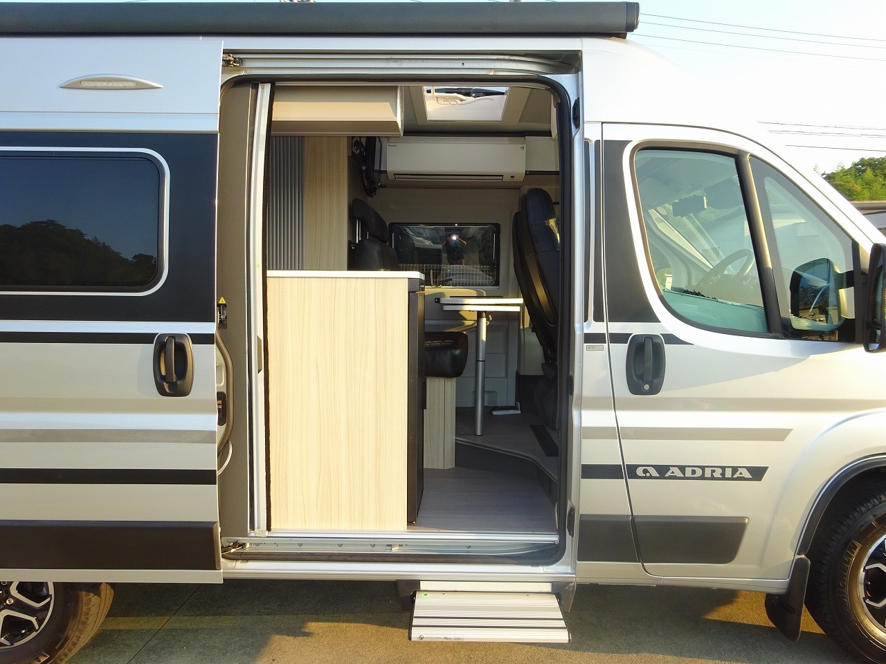 キャンピングカーバンコン