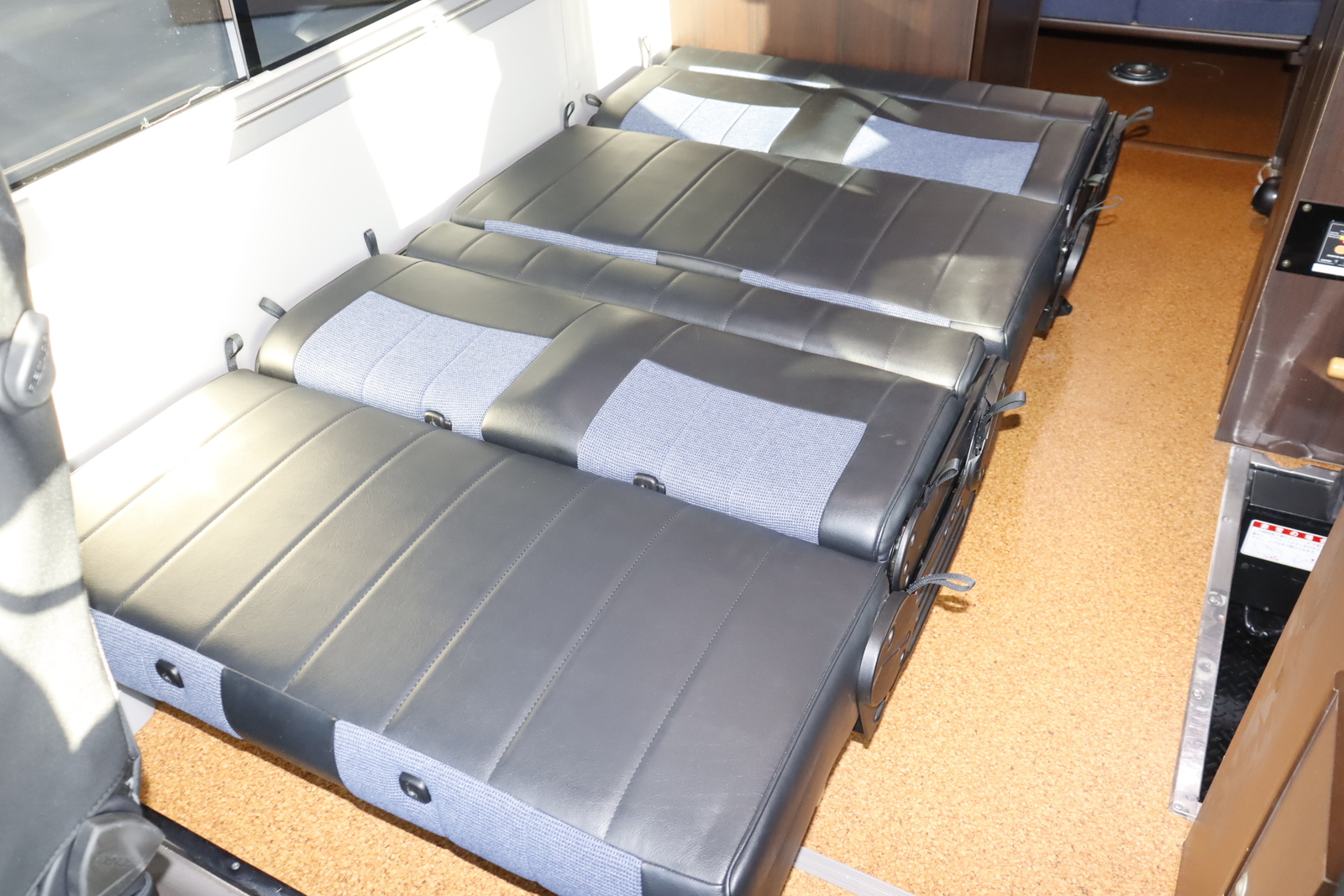 キャンピングカーバスコン