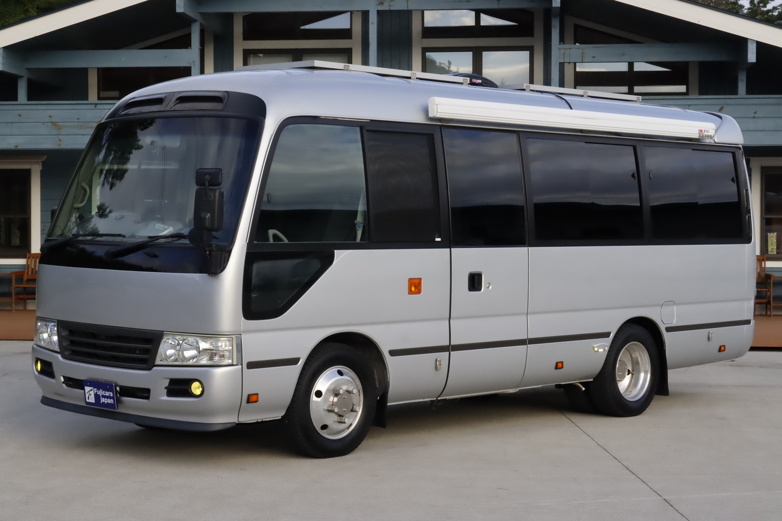 キャンピングカーバスコン