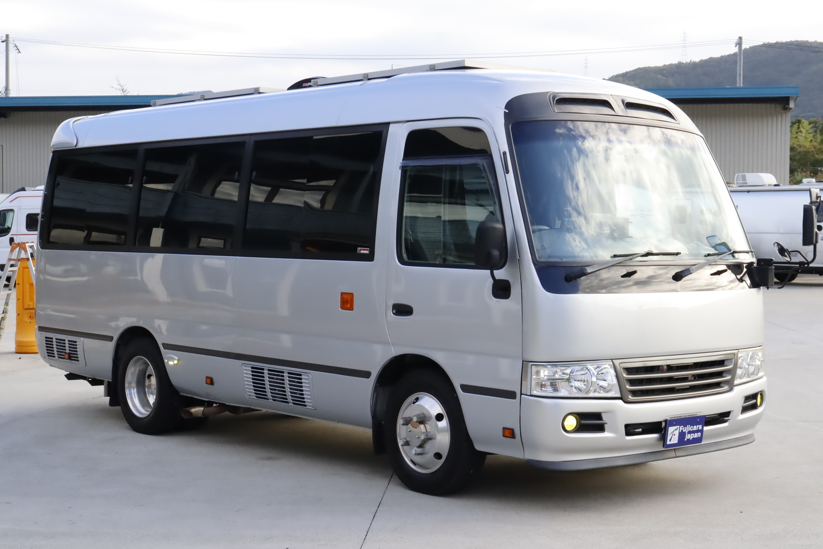 キャンピングカーバスコン