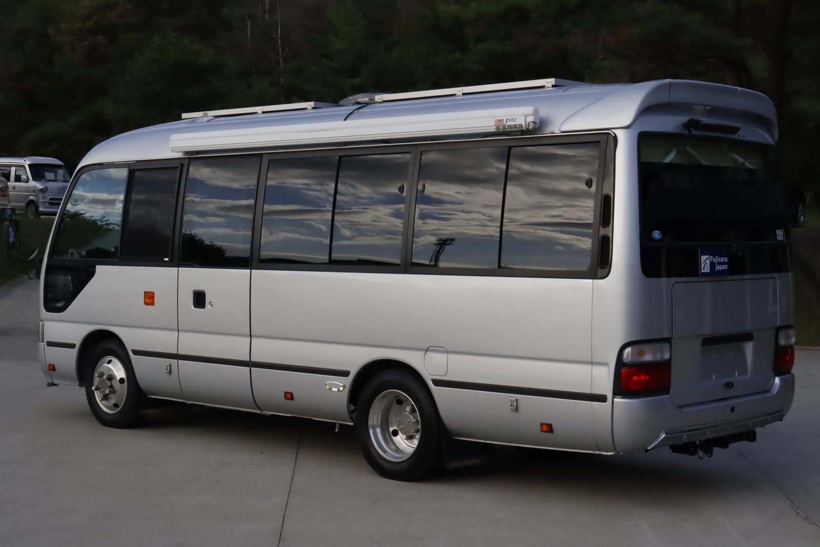 キャンピングカーバスコン