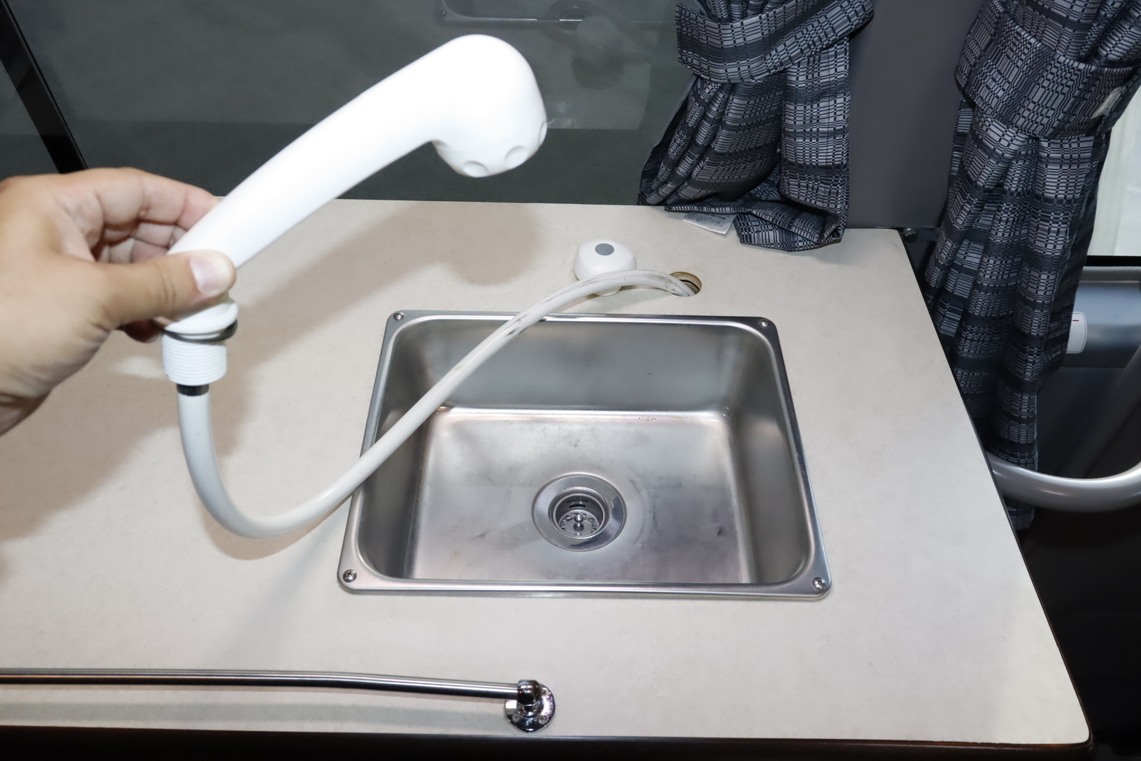 キャンピングカーバスコン