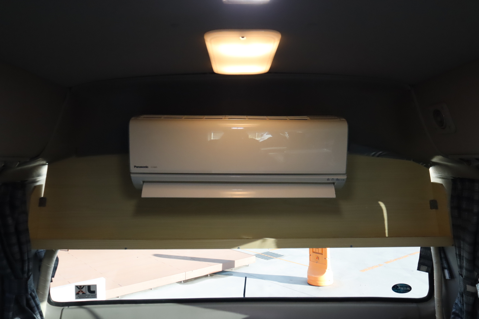 キャンピングカーバスコン