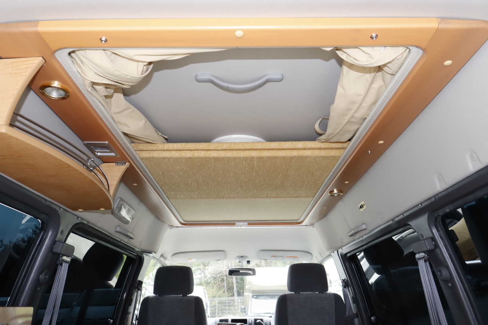 キャンピングカーバンコン