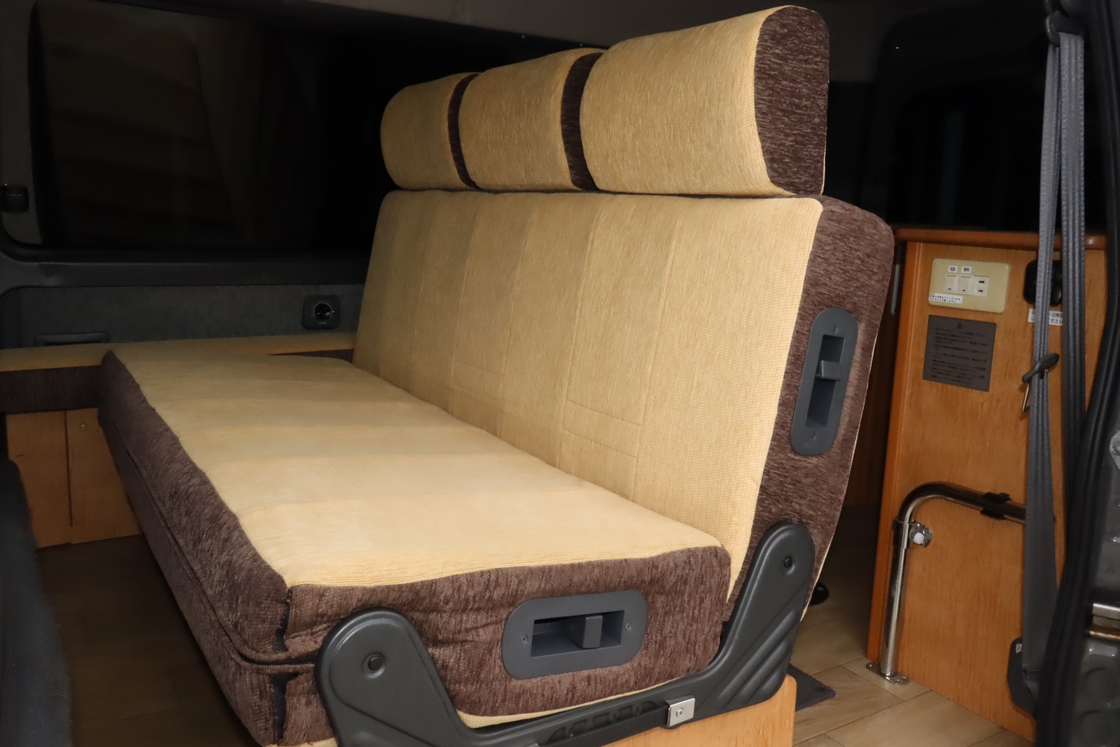 キャンピングカーバンコン