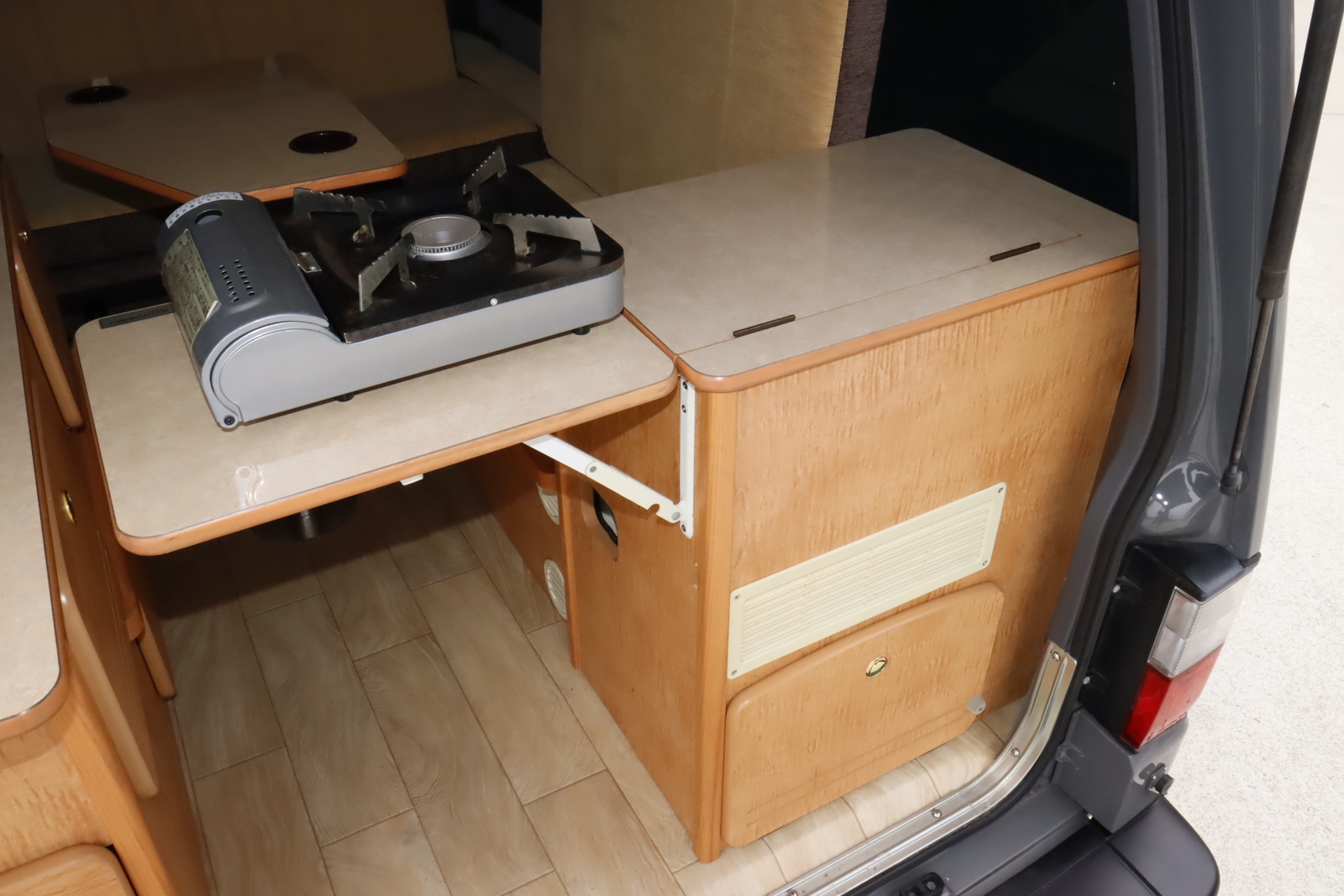 キャンピングカーバンコン