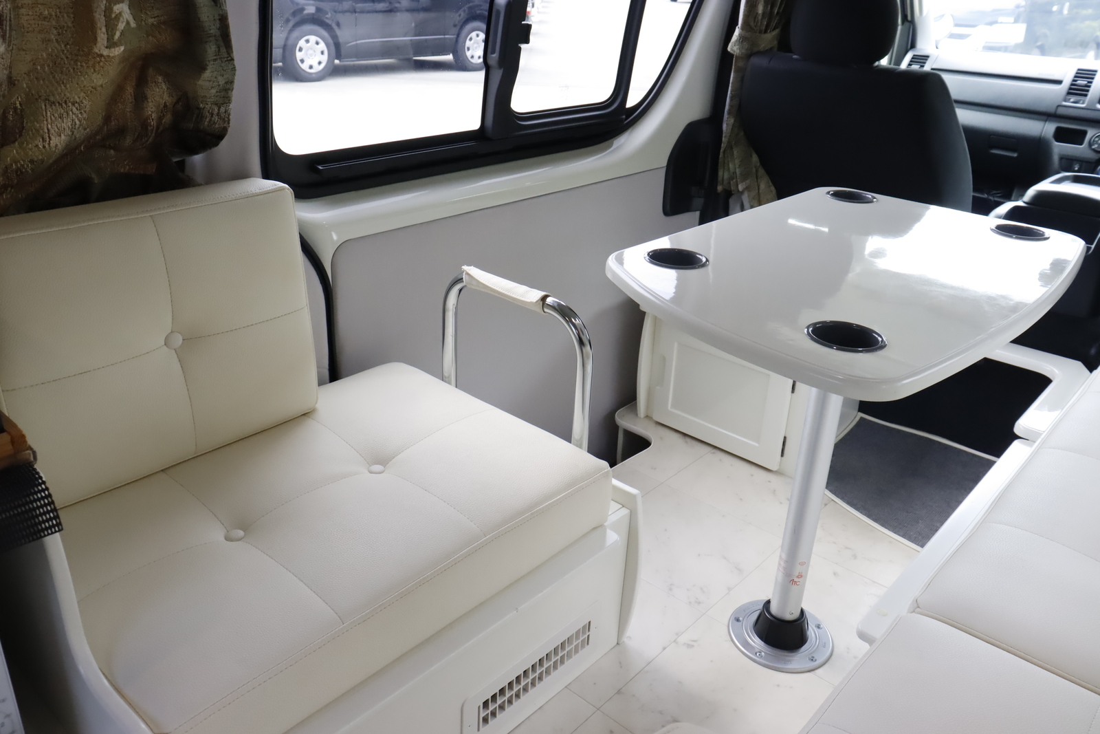 キャンピングカーバンコン