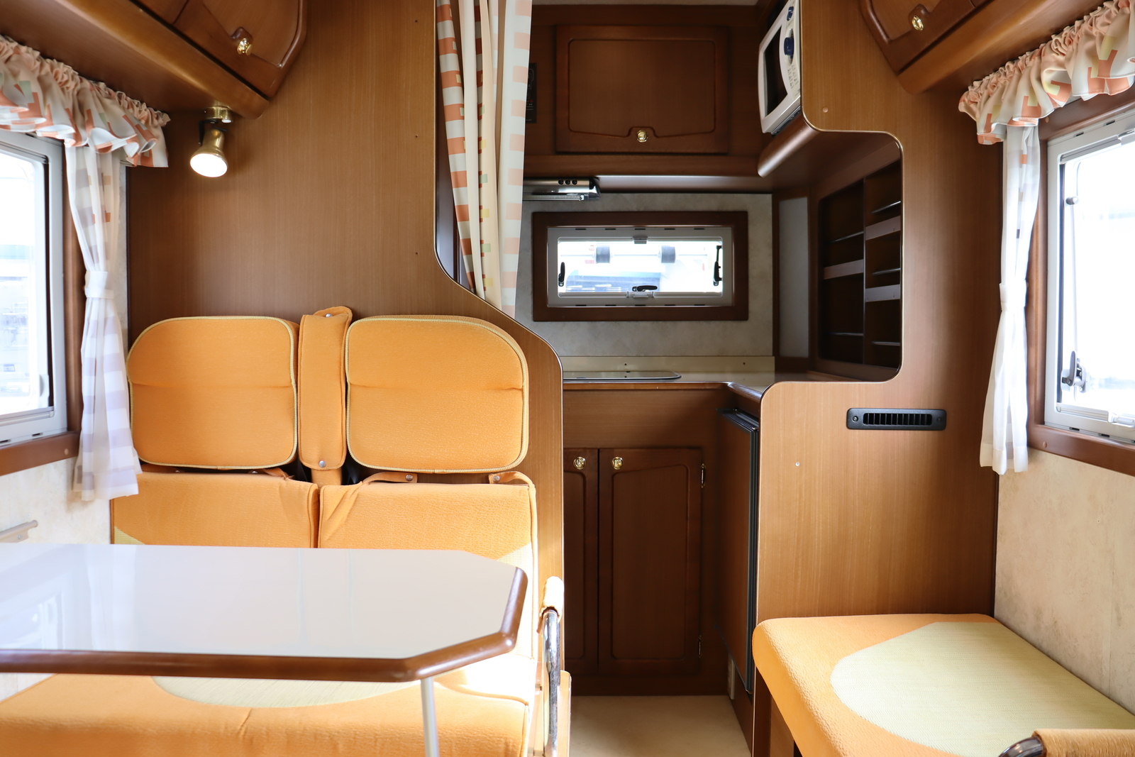 キャンピングカーキャブコン