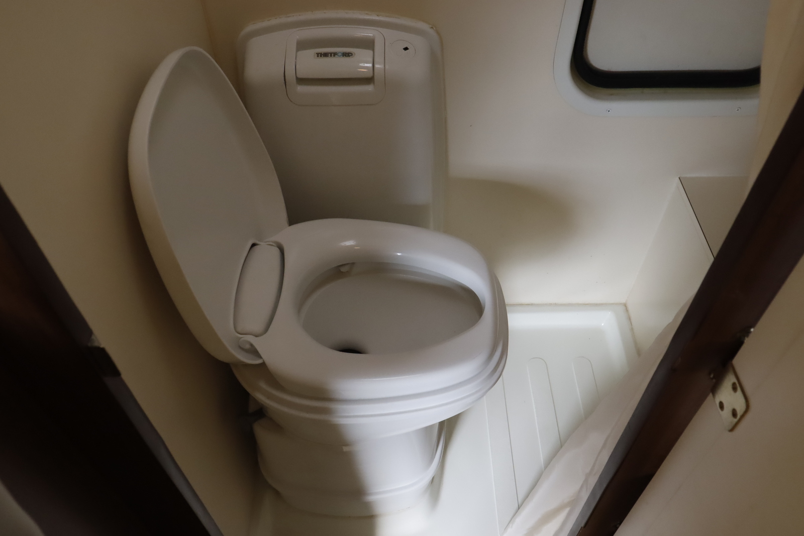 キャンピングカーキャブコン