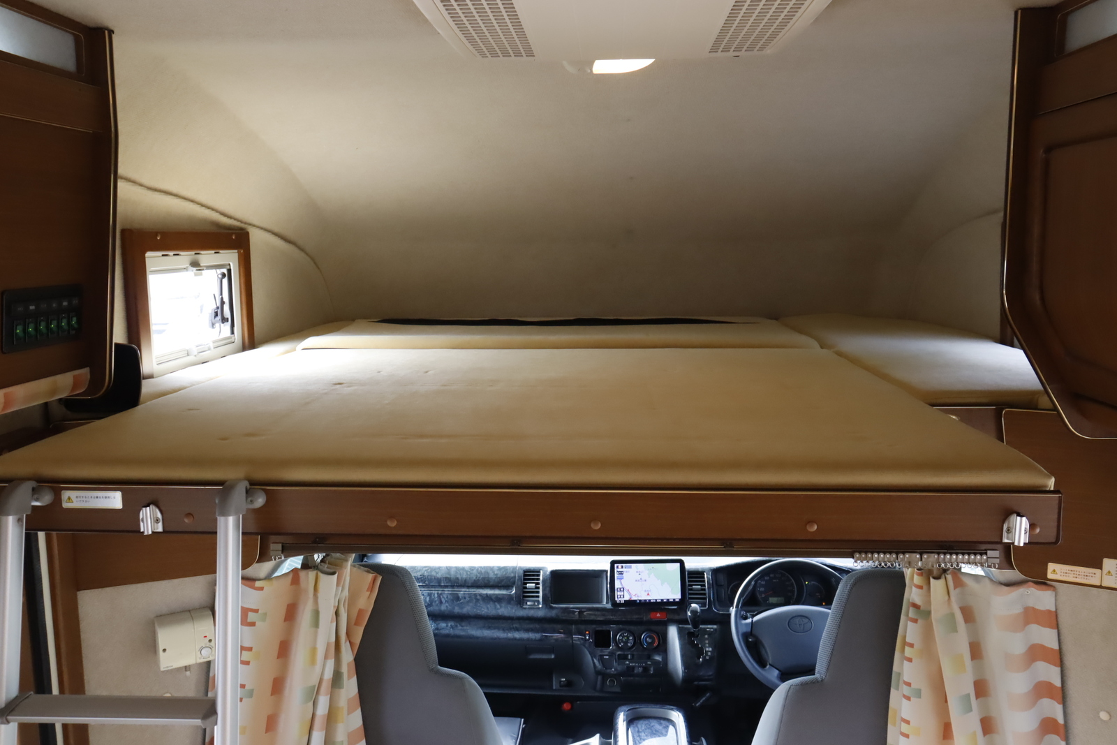 キャンピングカーキャブコン