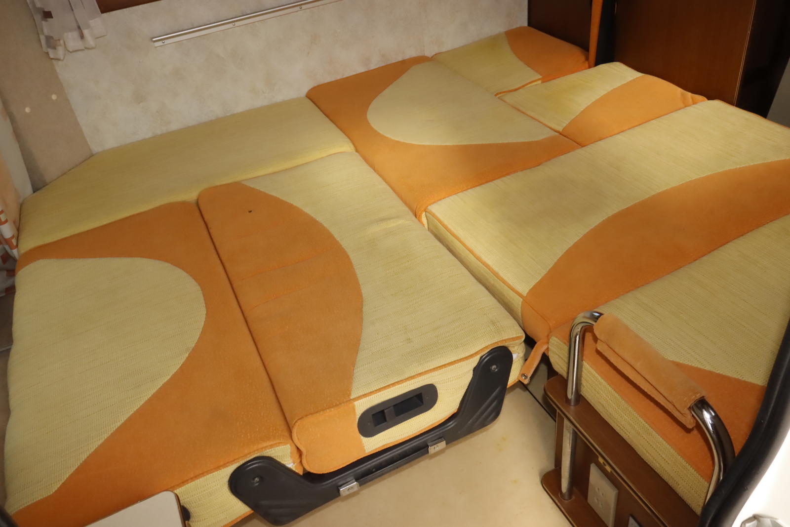 キャンピングカーキャブコン