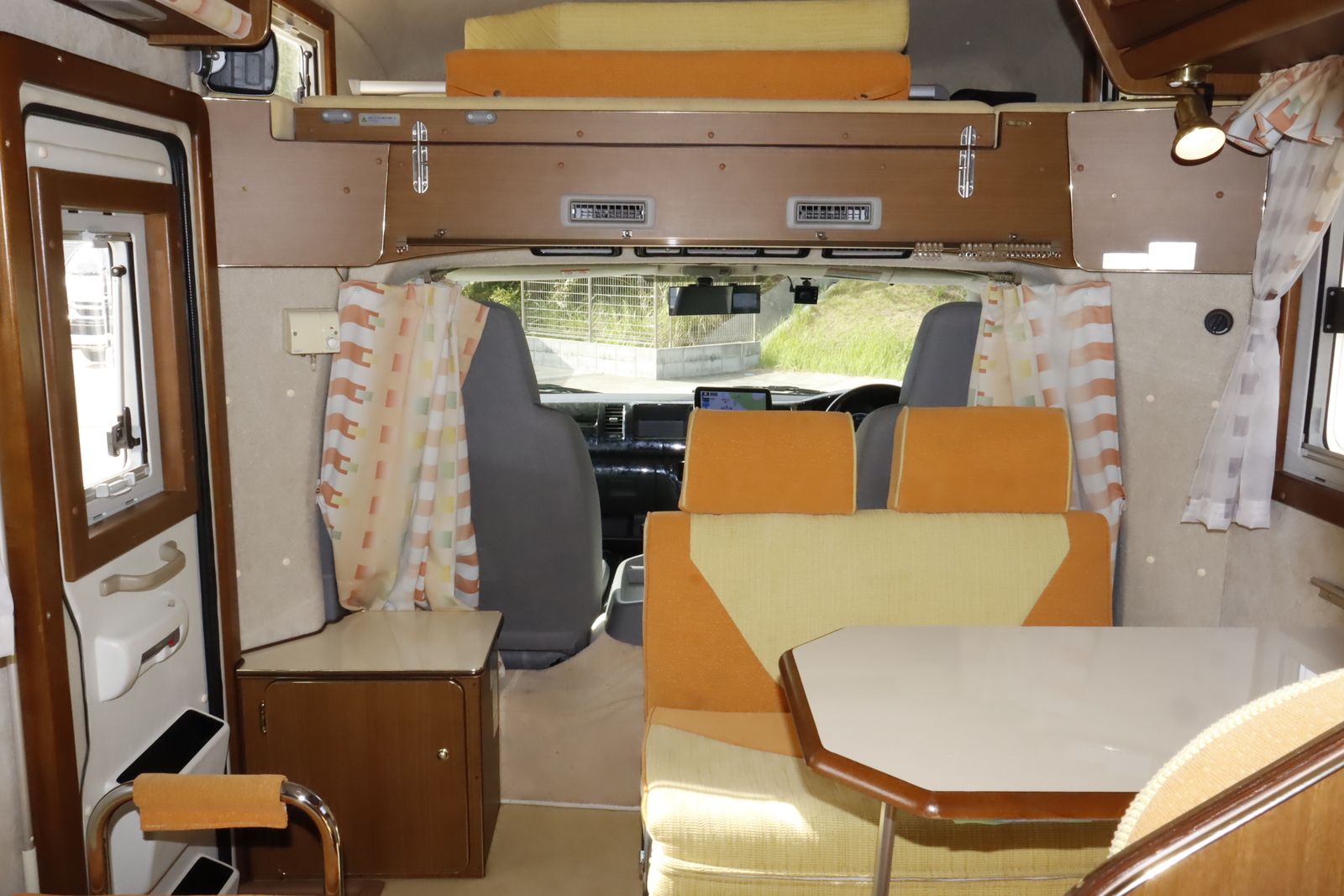 キャンピングカーキャブコン