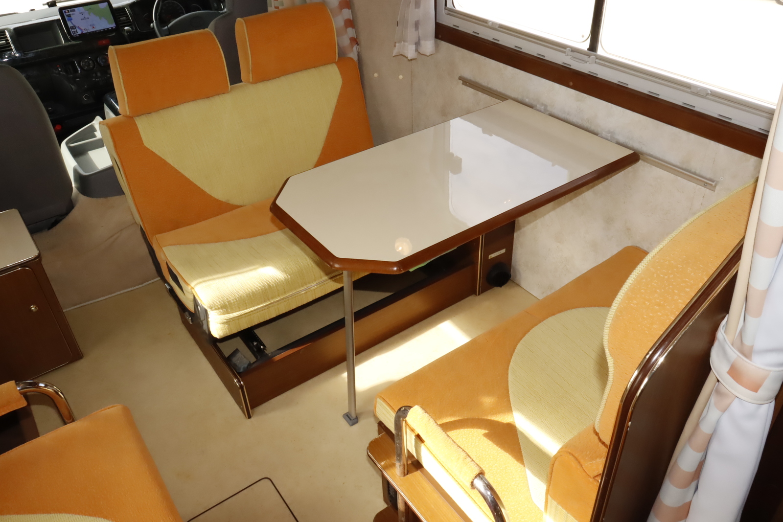 キャンピングカーキャブコン