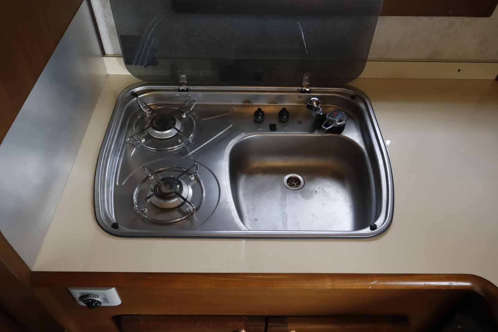 キャンピングカーキャブコン