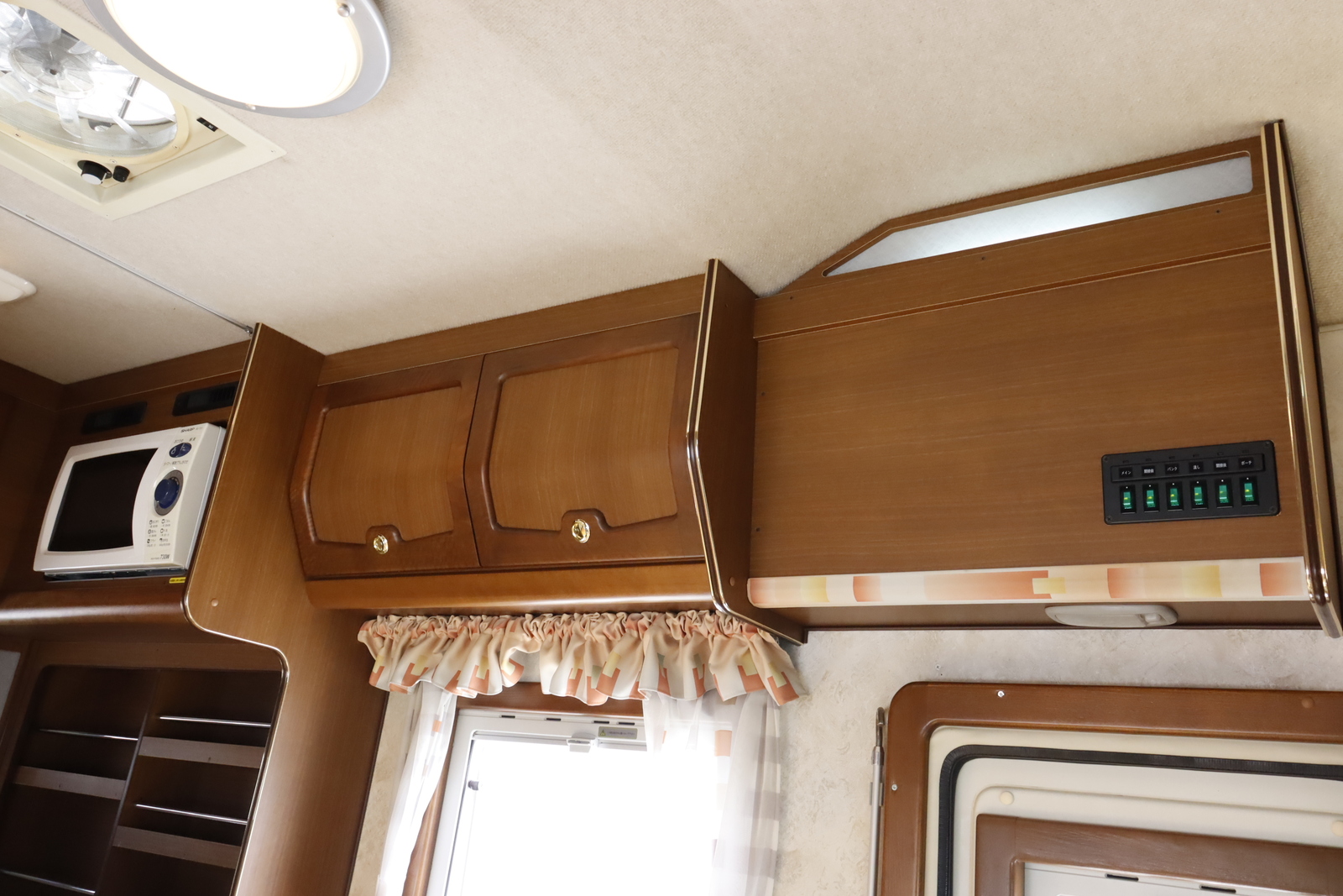 キャンピングカーキャブコン