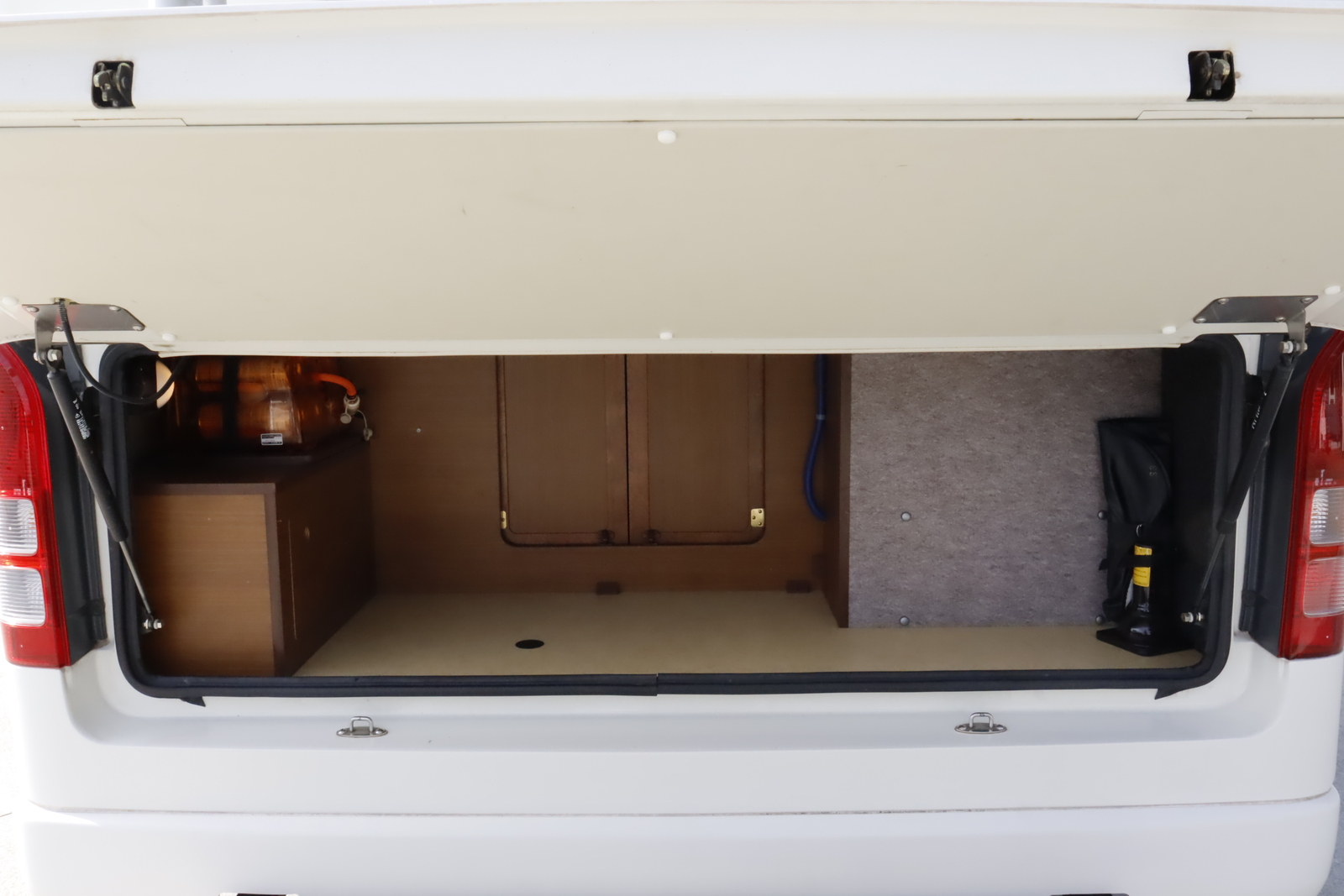 キャンピングカーキャブコン