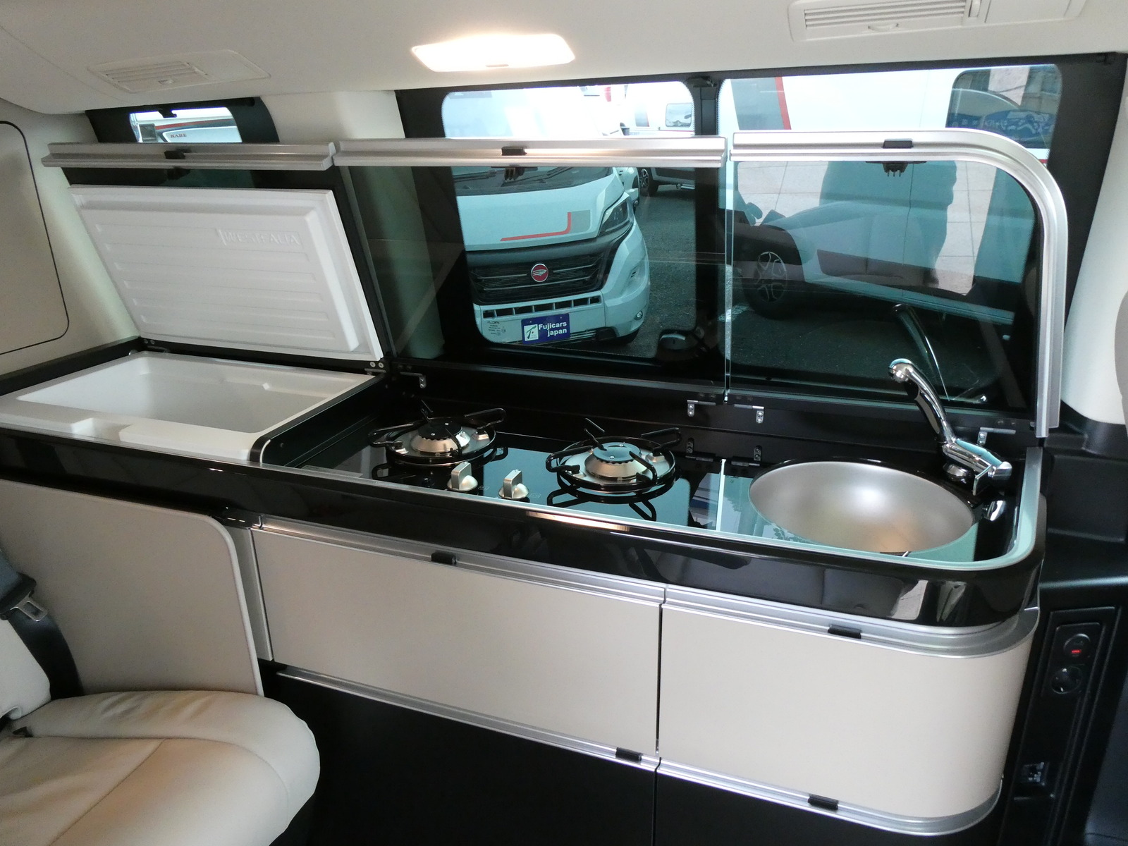 キャンピングカーバンコン