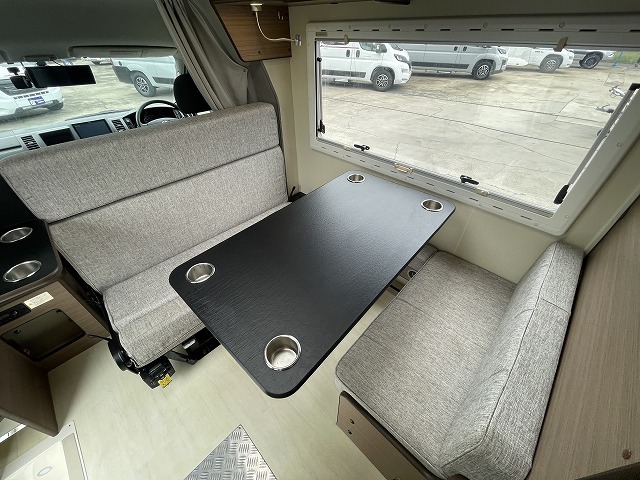 キャンピングカーキャブコン