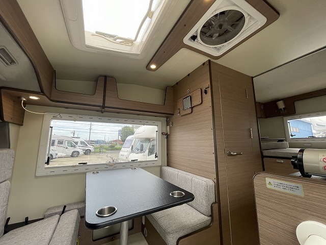 キャンピングカーキャブコン