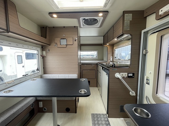 キャンピングカーキャブコン