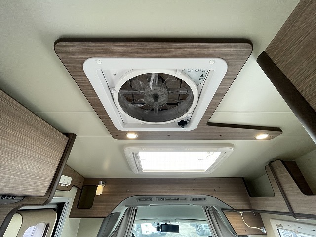 キャンピングカーキャブコン