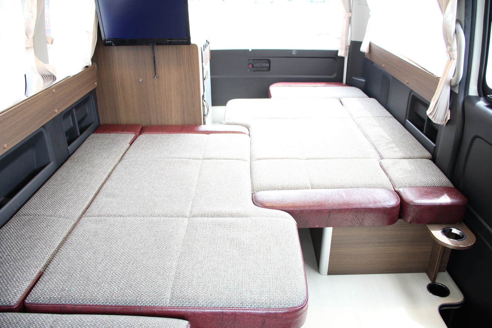 キャンピングカーバンコン