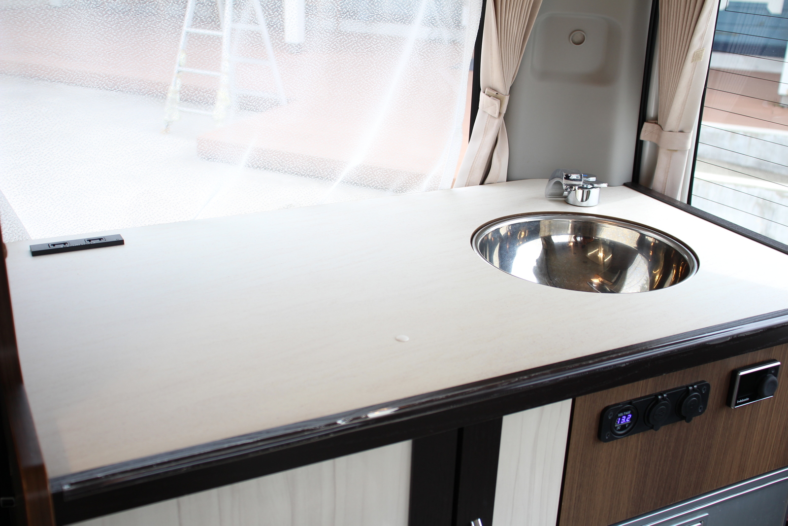 キャンピングカーバンコン