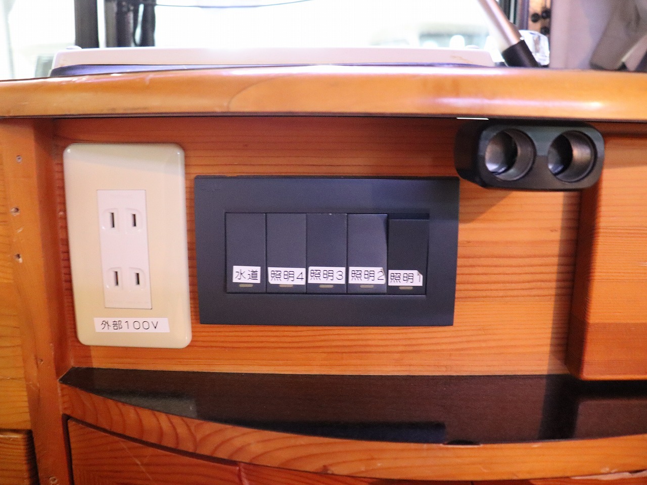 キャンピングカー軽キャンパー