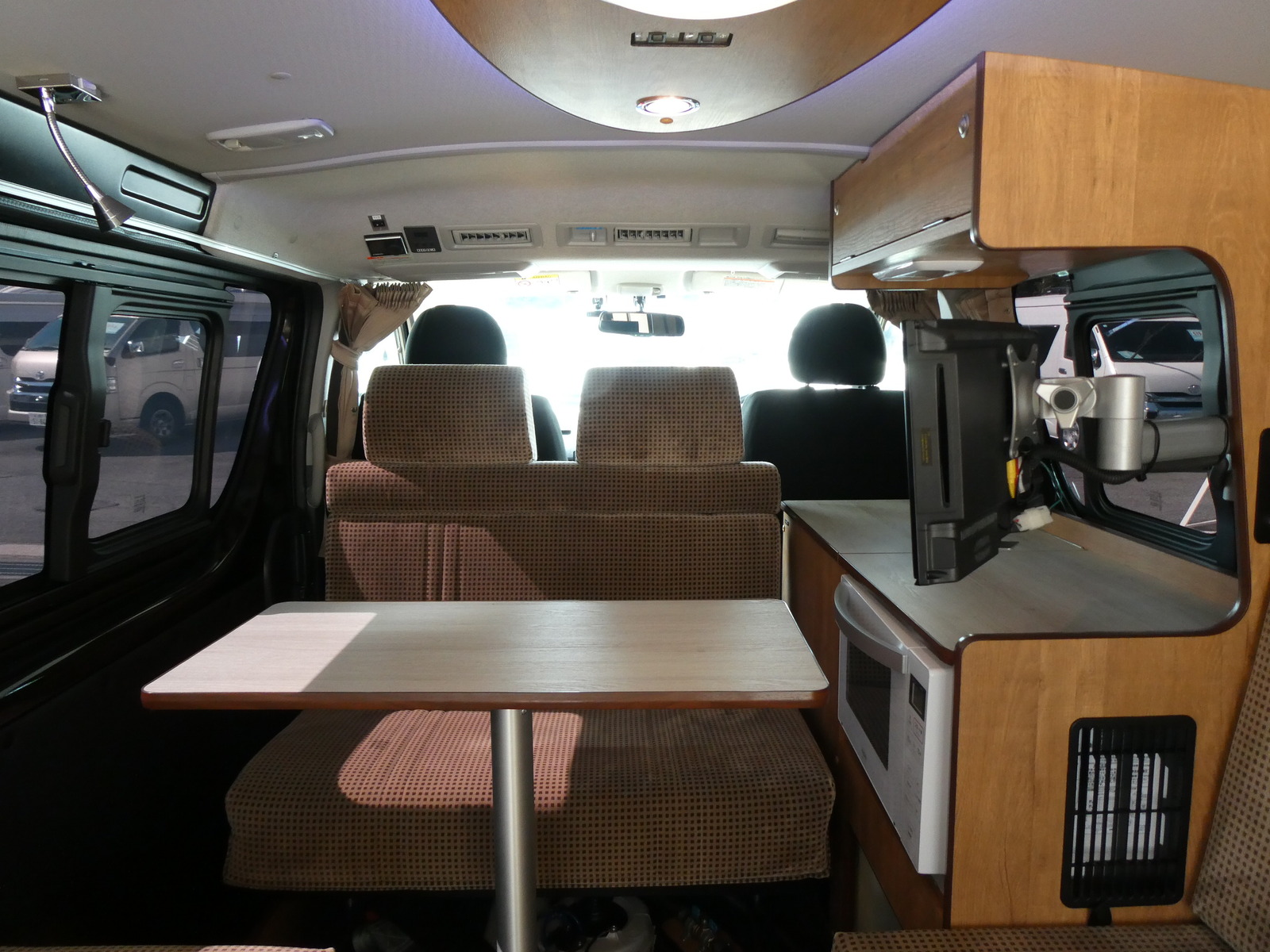 キャンピングカーバンコン