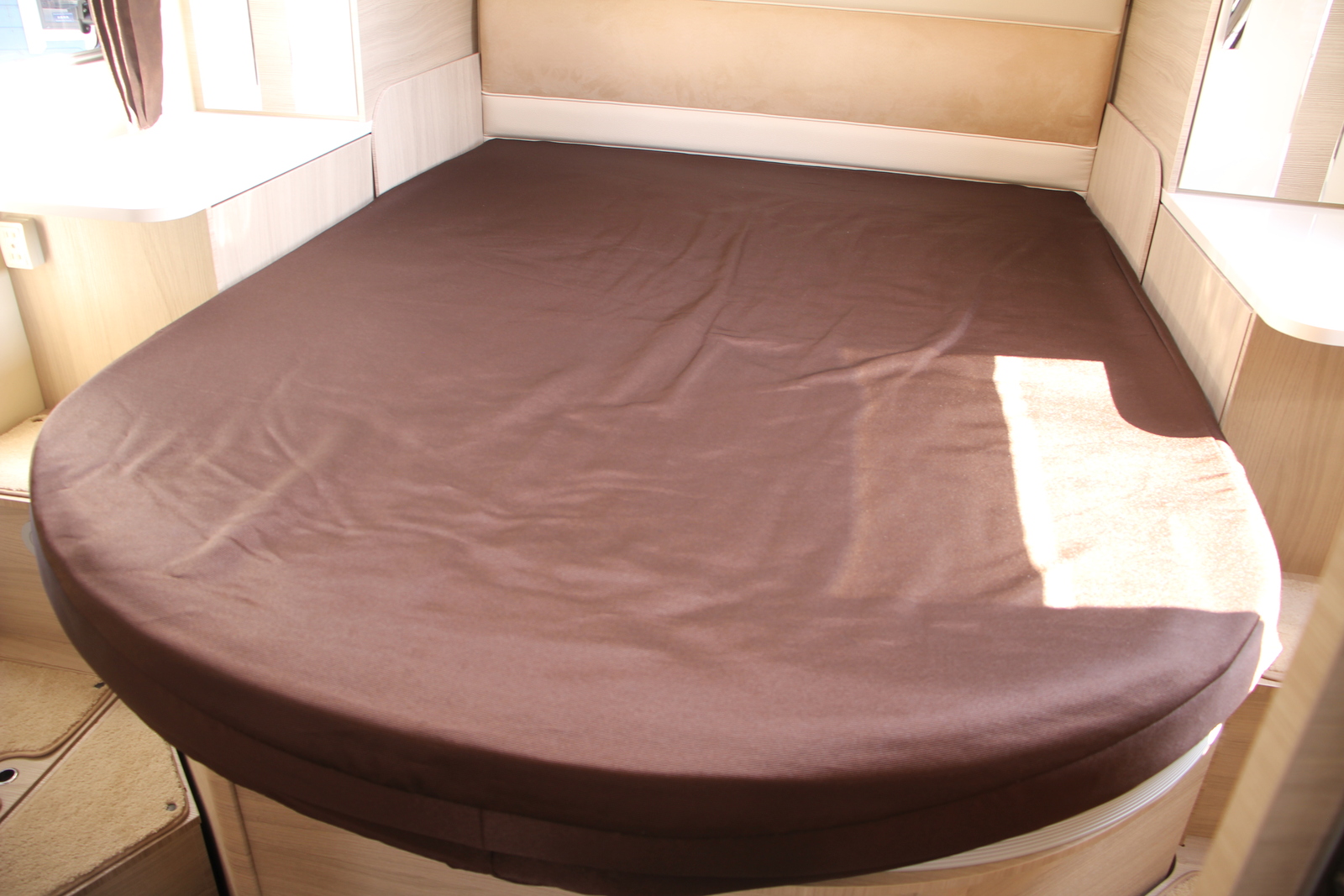 キャンピングカーバスコン