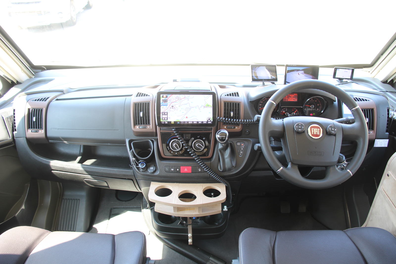 キャンピングカーバスコン