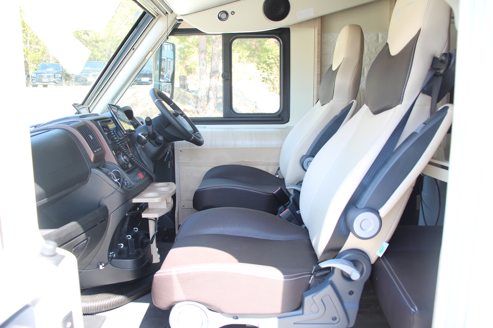 キャンピングカーバスコン