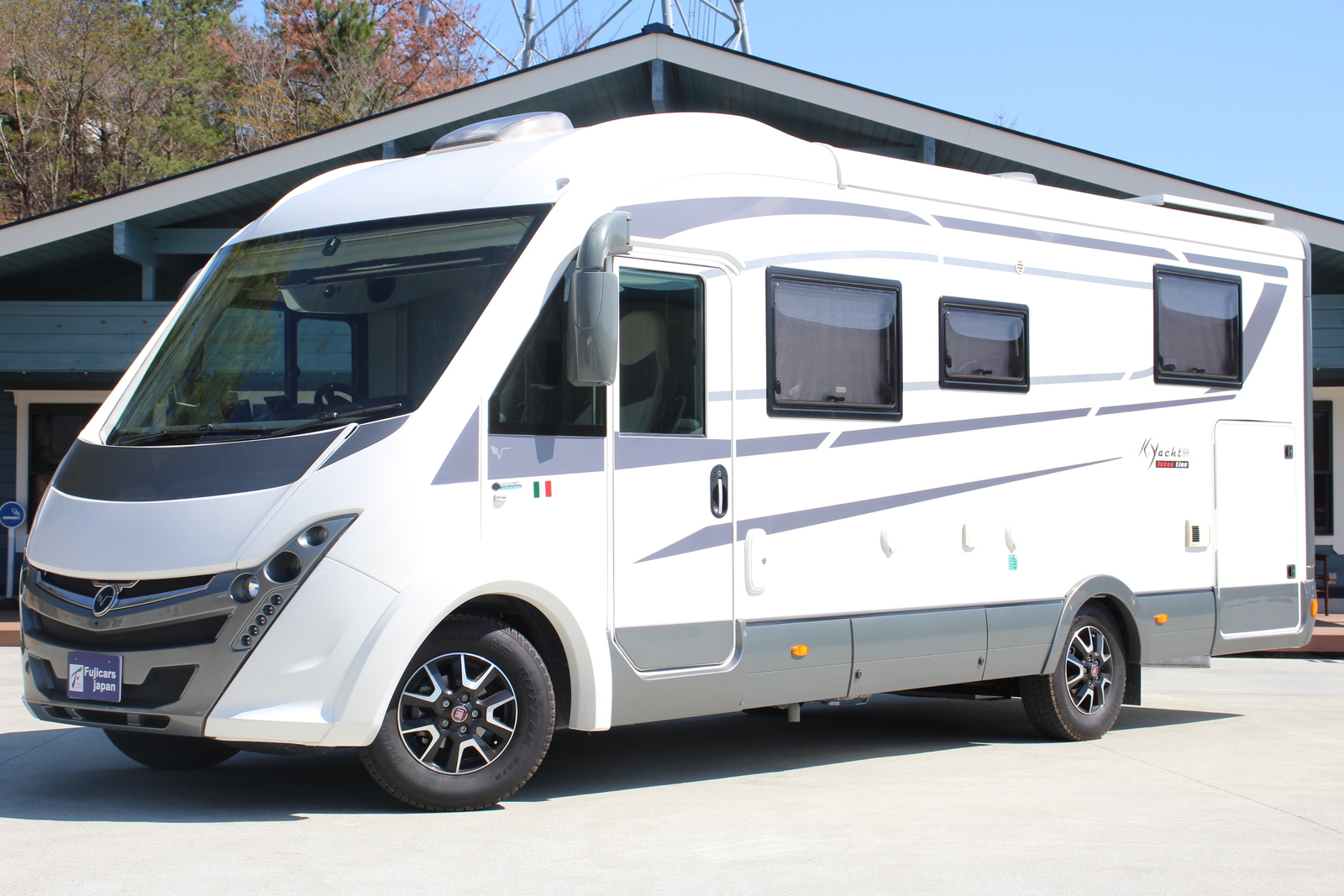 キャンピングカーバスコン