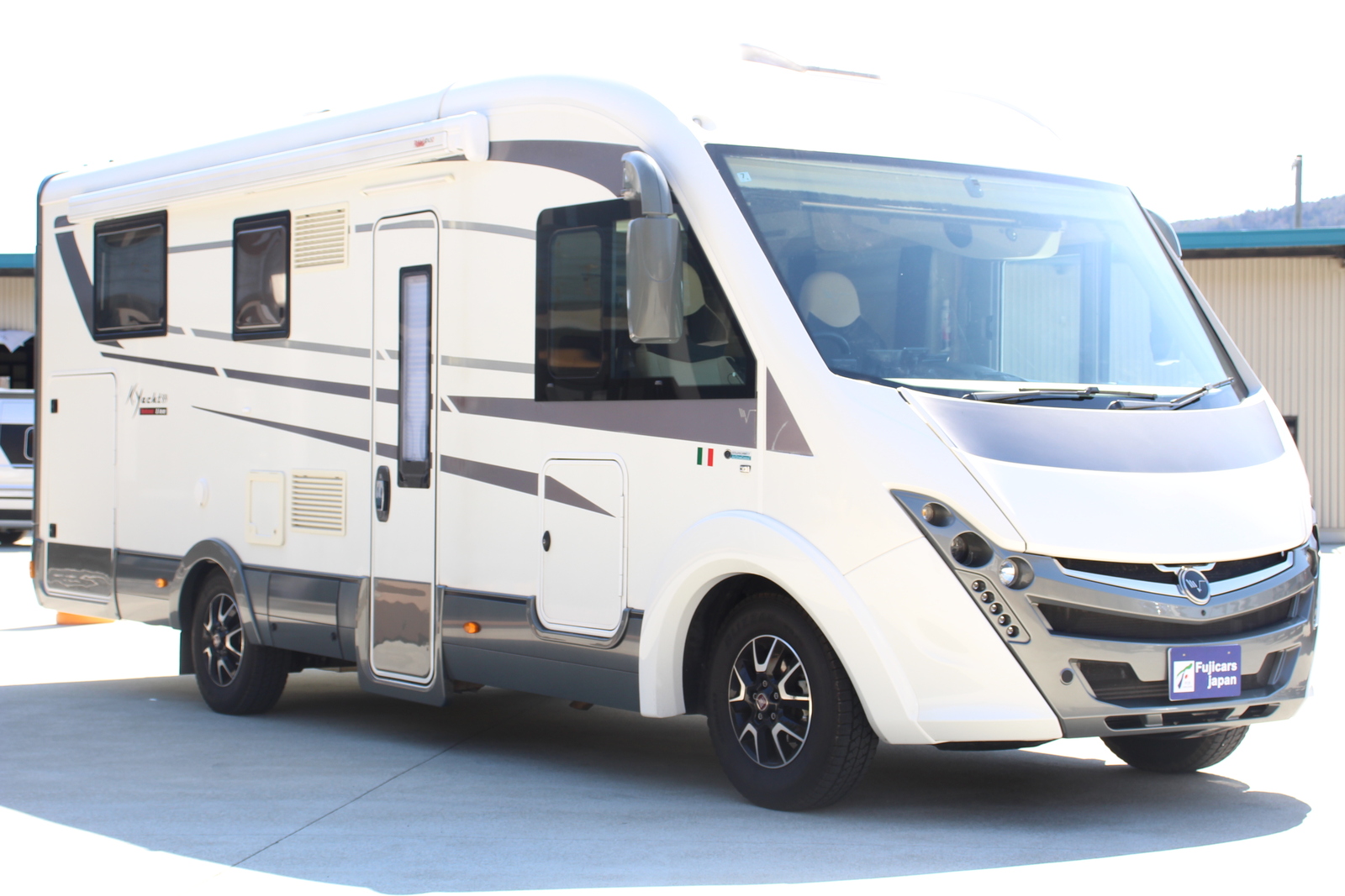 キャンピングカーバスコン