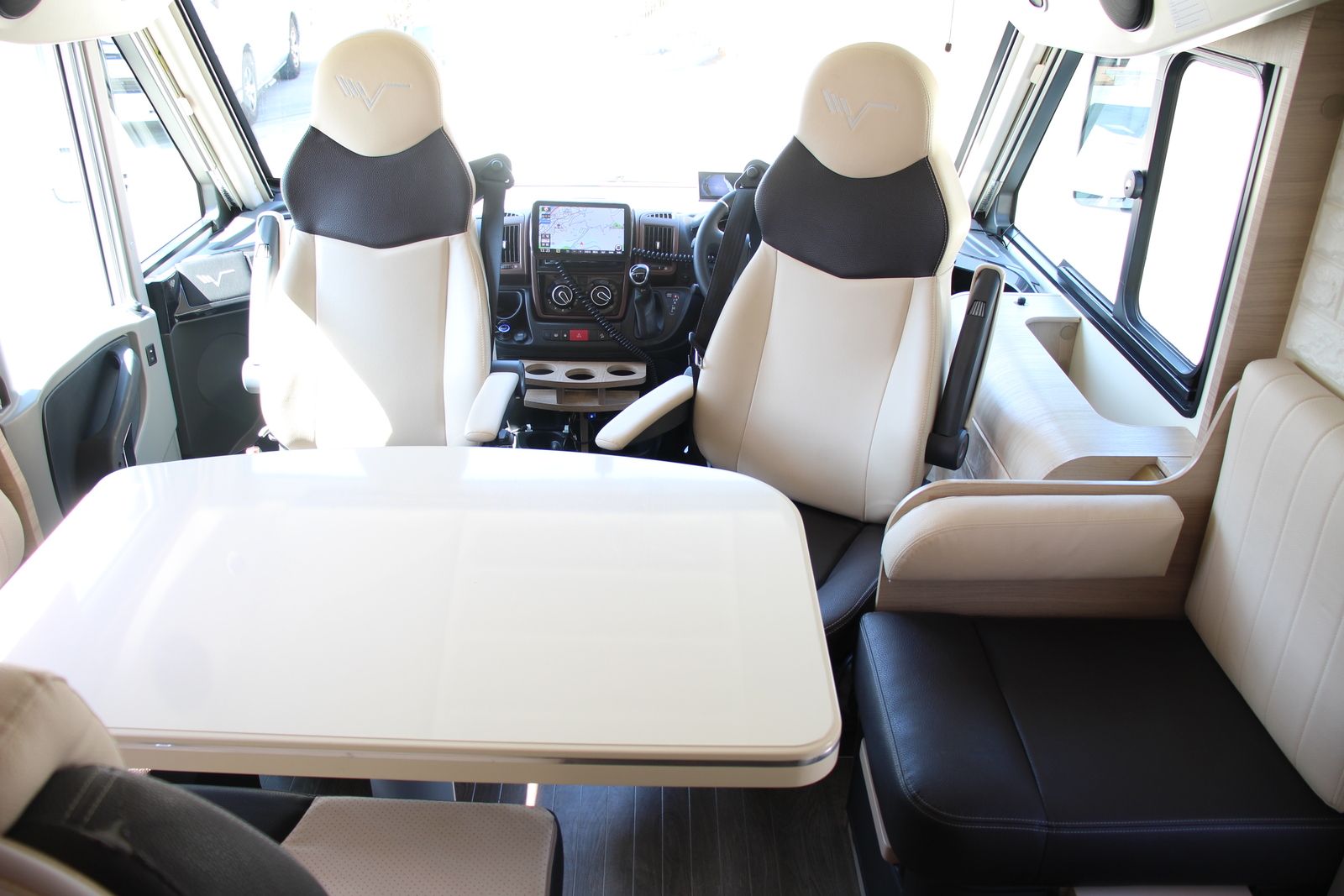 キャンピングカーバスコン