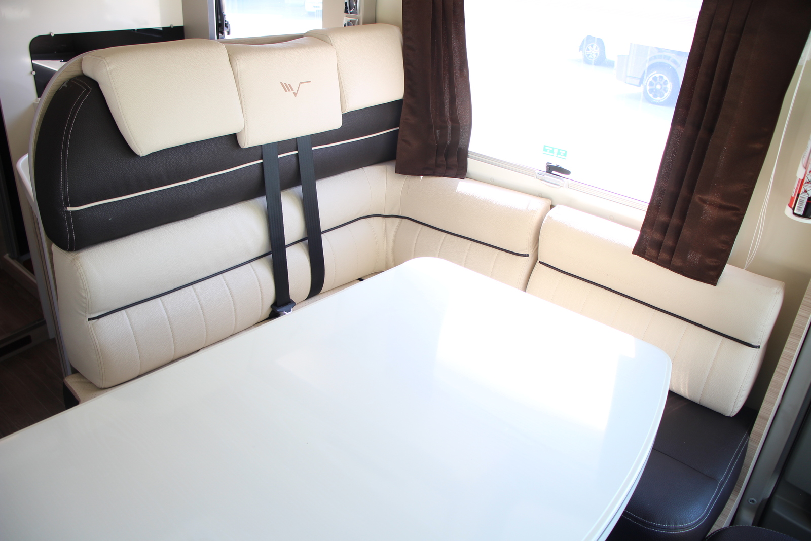 キャンピングカーバスコン