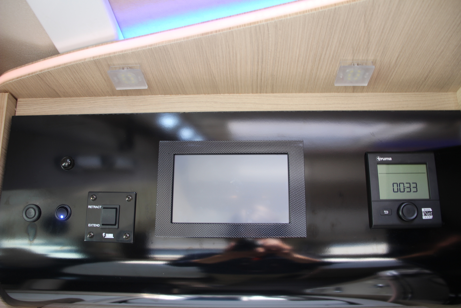 キャンピングカーバスコン