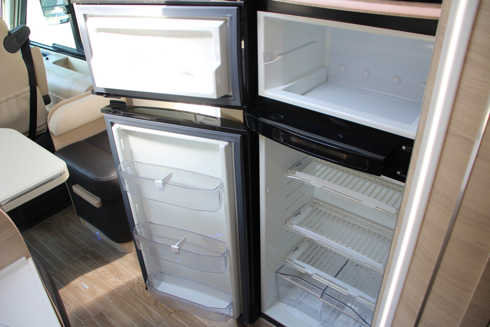 キャンピングカーバスコン