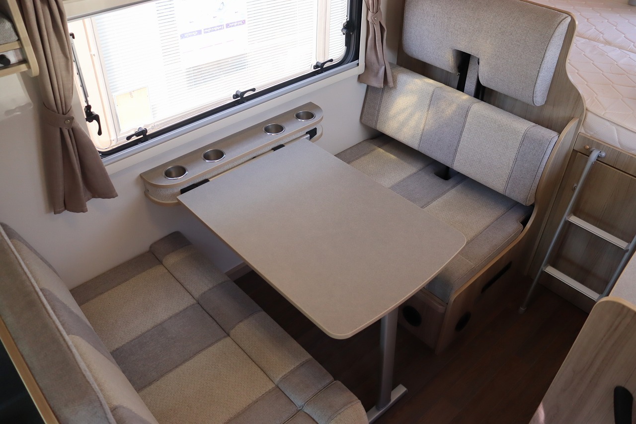 キャンピングカーキャブコン