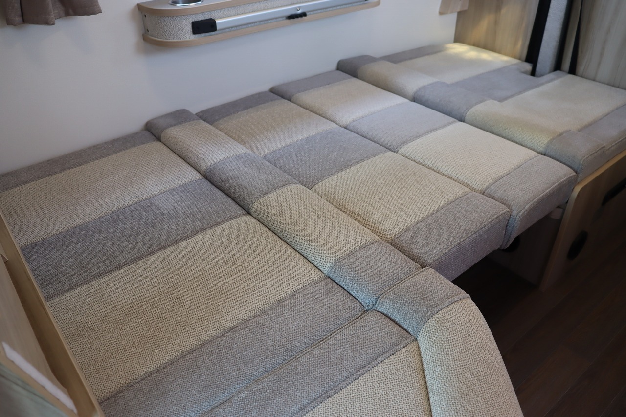 キャンピングカーキャブコン