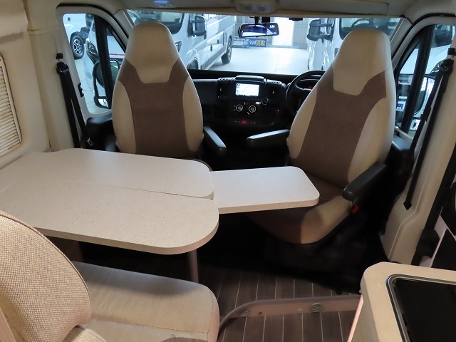 キャンピングカーバンコン