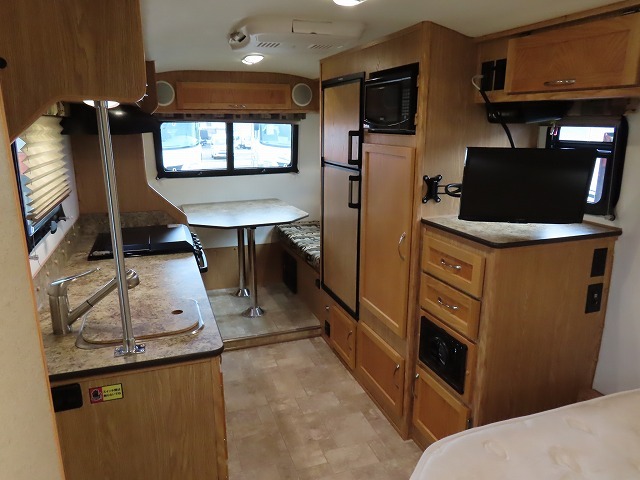 キャンピングカートレーラー