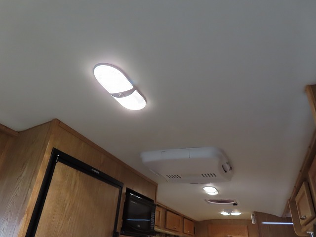 キャンピングカートレーラー