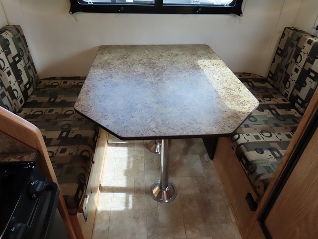 キャンピングカートレーラー