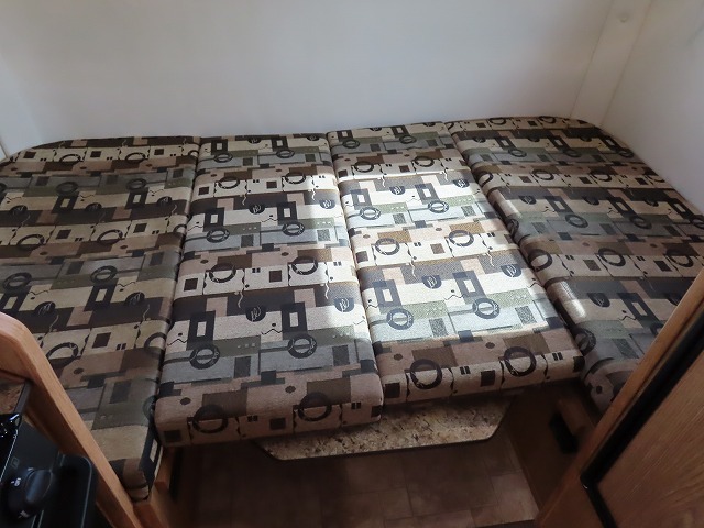 キャンピングカートレーラー