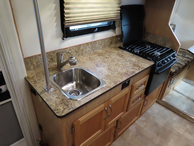 キャンピングカートレーラー