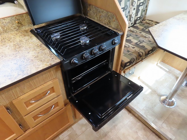 キャンピングカートレーラー