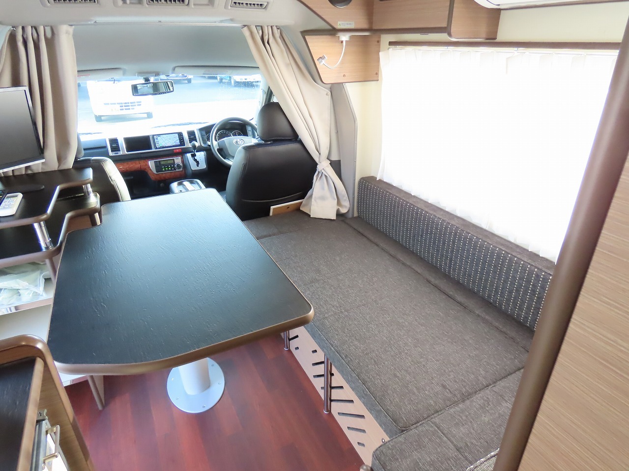 キャンピングカーキャブコン