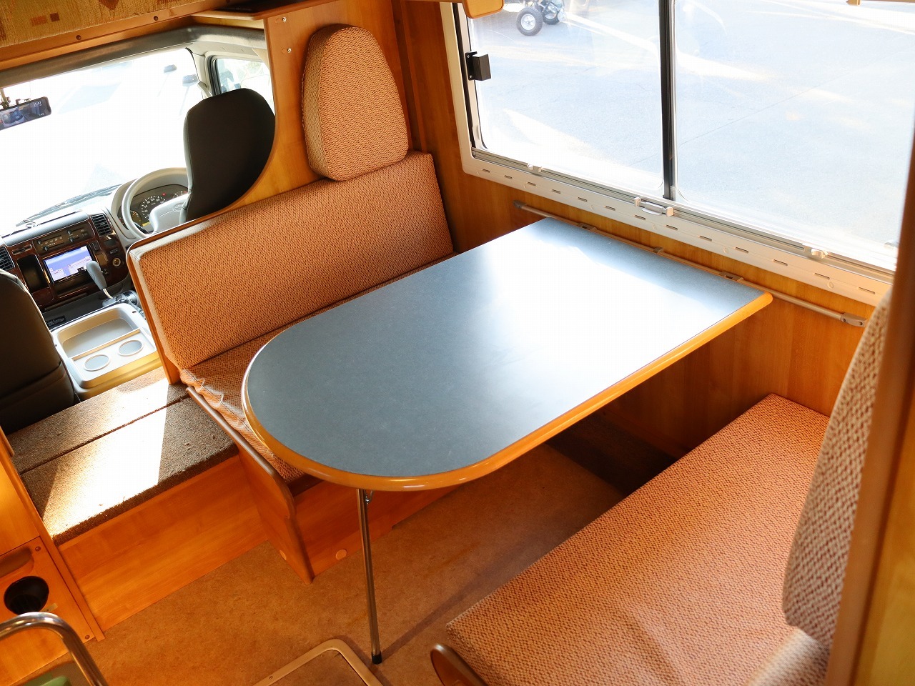 キャンピングカーキャブコン